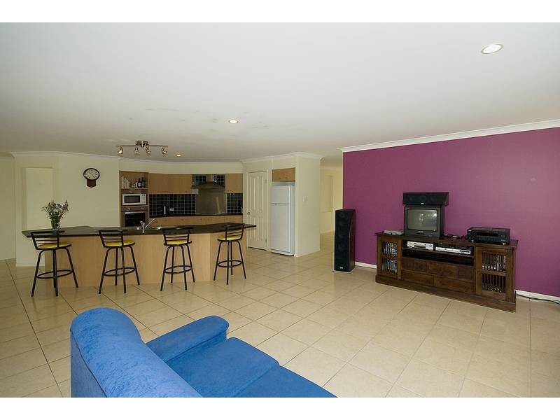 92 Wallum Drive, Parkinson QLD 4115
