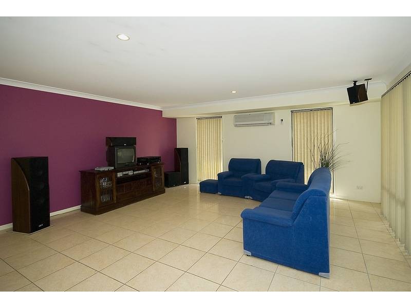 92 Wallum Drive, Parkinson QLD 4115
