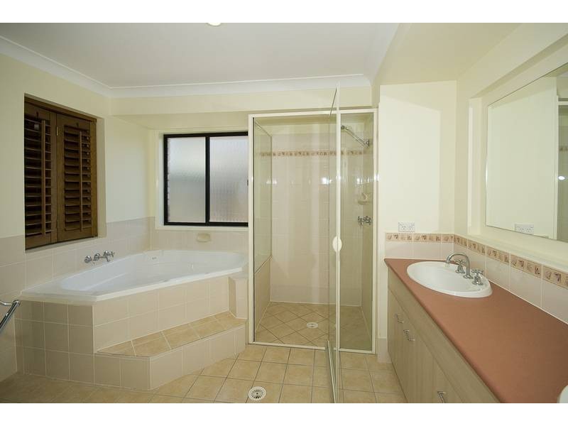 92 Wallum Drive, Parkinson QLD 4115