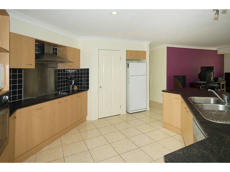 92 Wallum Drive, Parkinson QLD 4115
