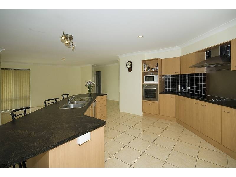 92 Wallum Drive, Parkinson QLD 4115