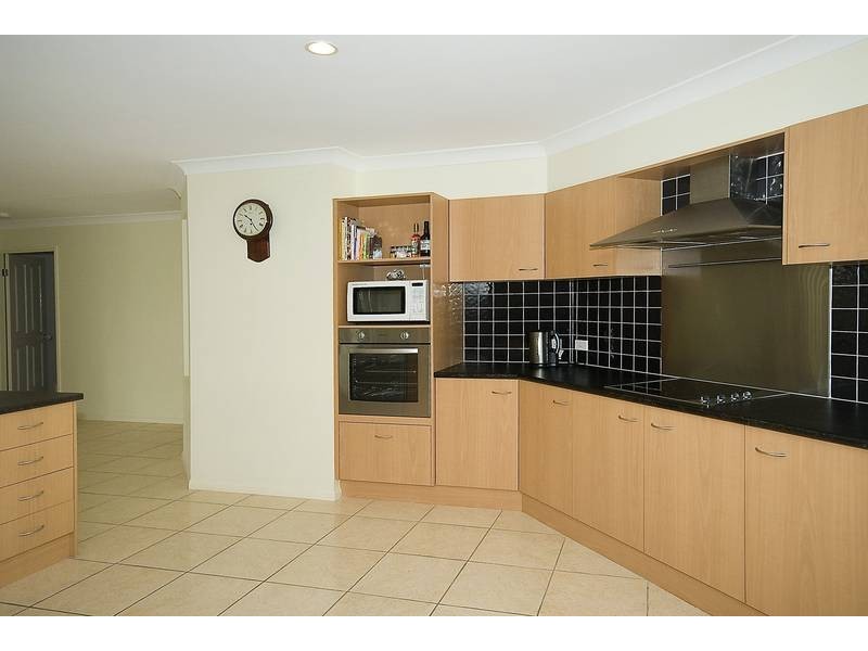 92 Wallum Drive, Parkinson QLD 4115