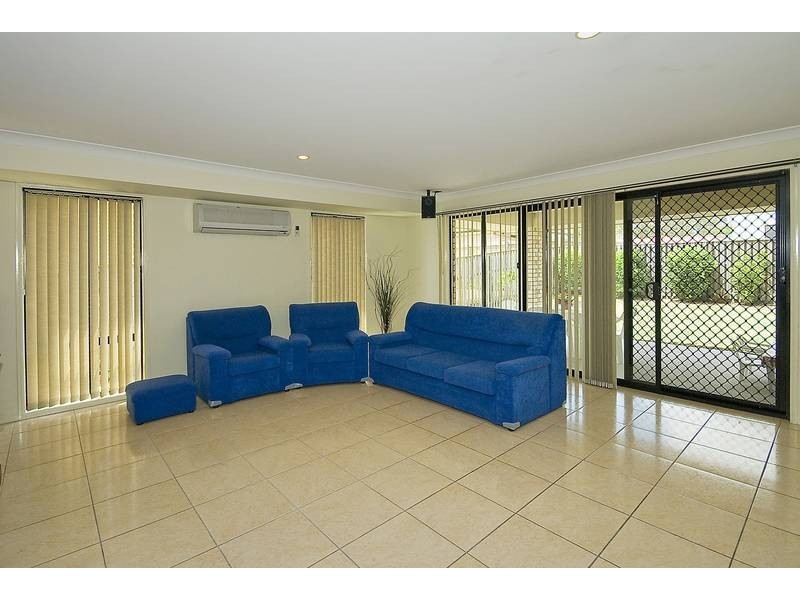 92 Wallum Drive, Parkinson QLD 4115