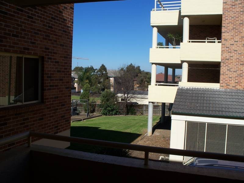 8/11 OXFORD STREET, Blacktown NSW 2148