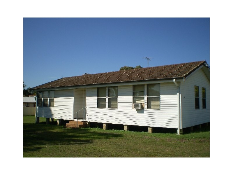 16 Balmoral Ave, Cessnock NSW 2325