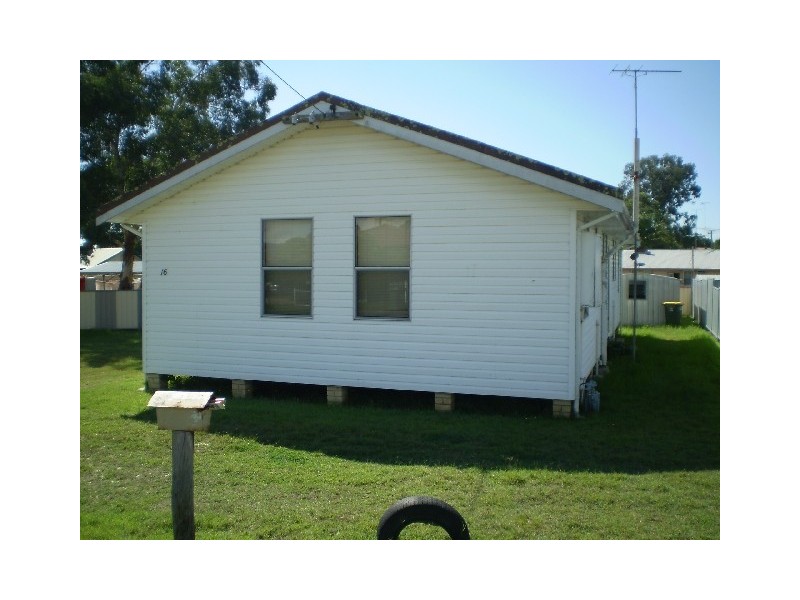 16 Balmoral Ave, Cessnock NSW 2325