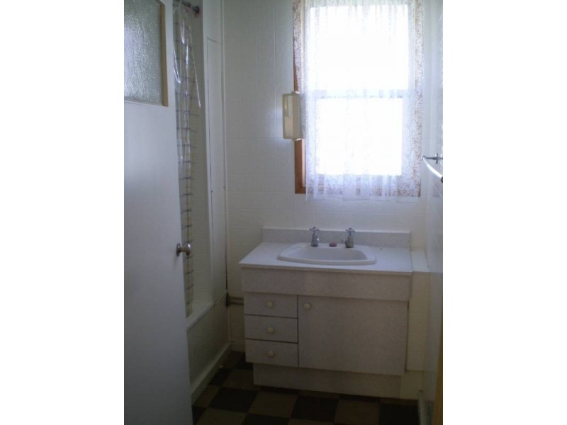 16 Balmoral Ave, Cessnock NSW 2325