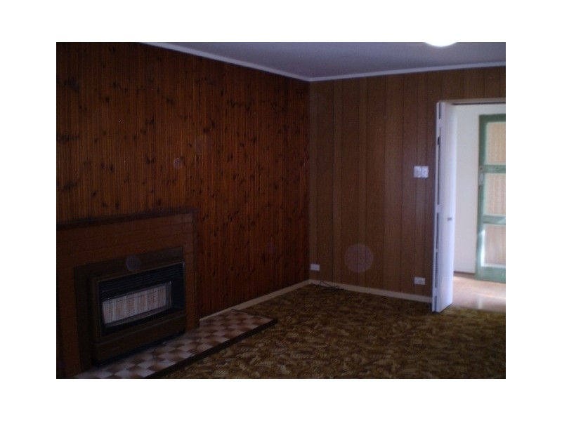 16 Balmoral Ave, Cessnock NSW 2325