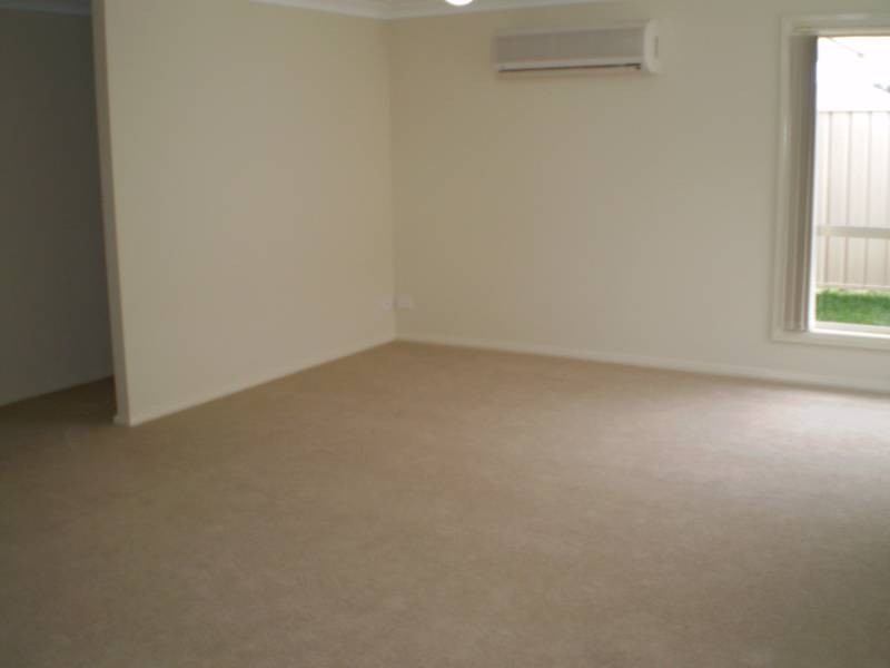 2/2 Robinia Way, Cessnock NSW 2325