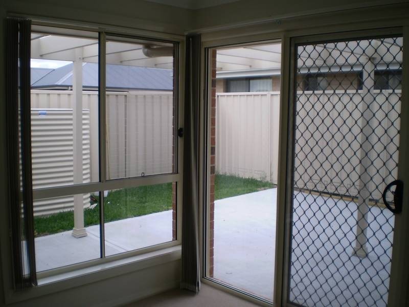 2/2 Robinia Way, Cessnock NSW 2325