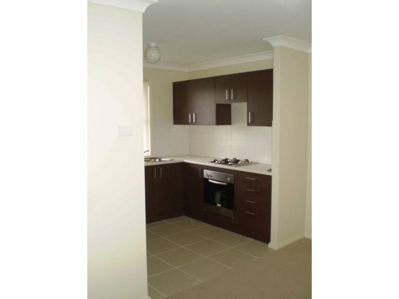 2/2 Robinia Way, Cessnock NSW 2325