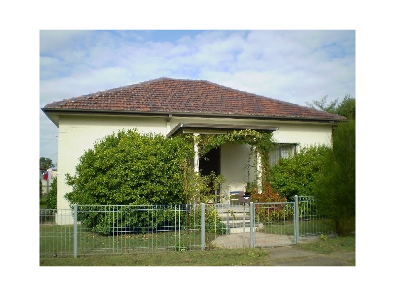 13 Gordon Ave, Cessnock NSW 2325