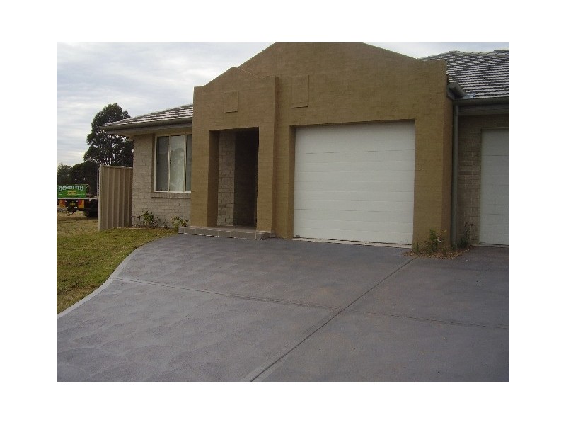 1/10 Robinia Way, Cessnock NSW 2325
