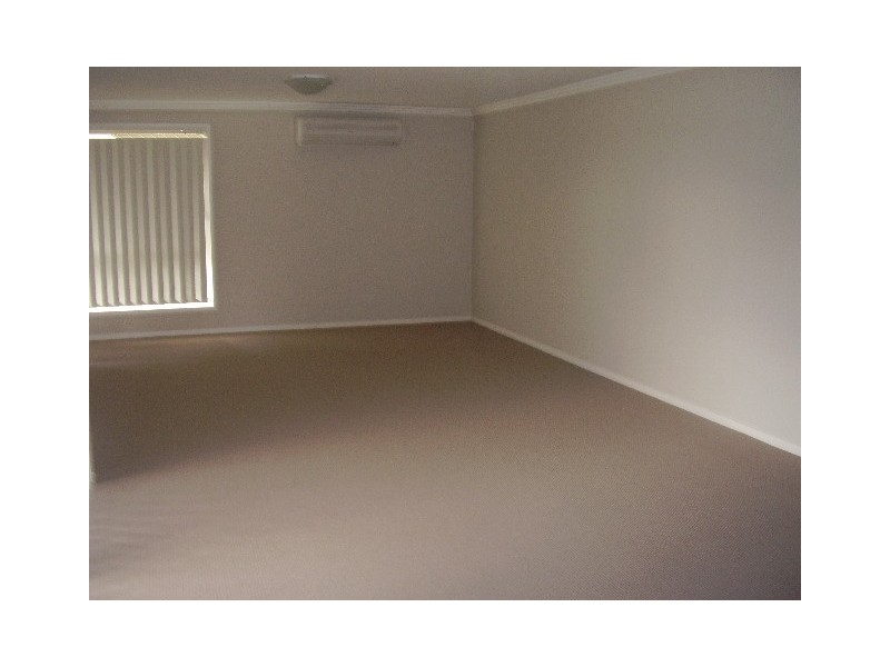 1/10 Robinia Way, Cessnock NSW 2325