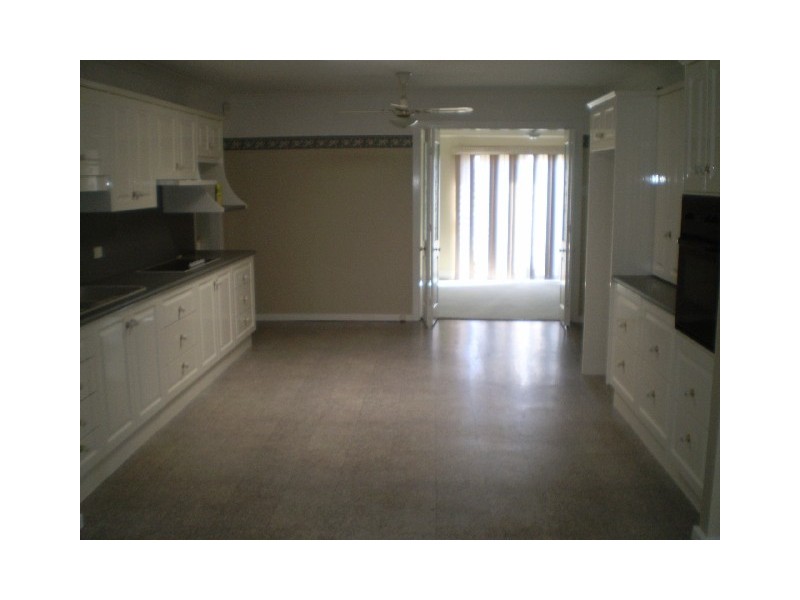 66 Fifth St, Weston NSW 2326