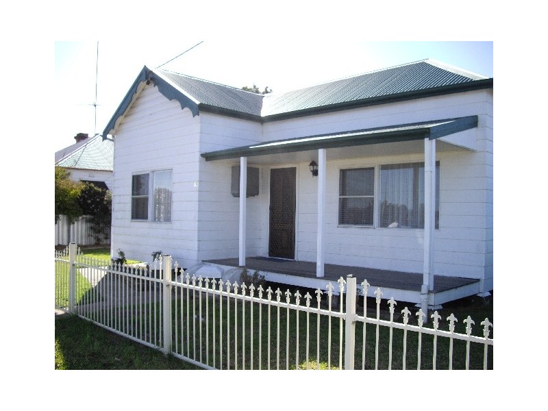 36 Vernon St, Cessnock NSW 2325
