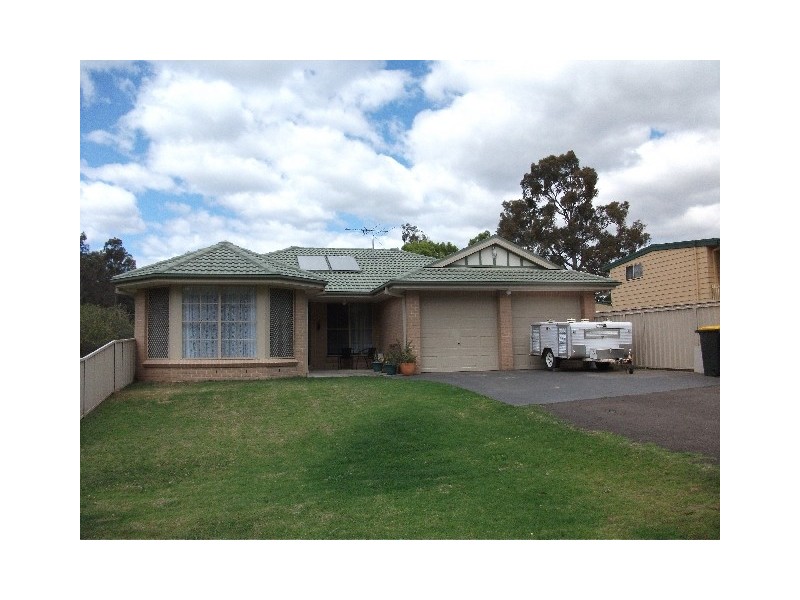 18 Bruce St, Abernethy NSW 2325