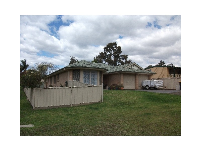 18 Bruce St, Abernethy NSW 2325