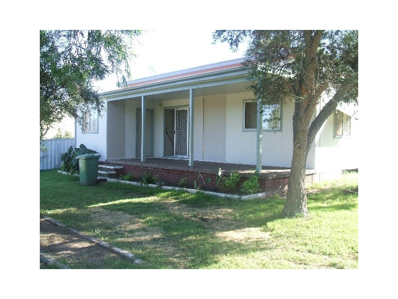 24 Long St, Cessnock NSW 2325