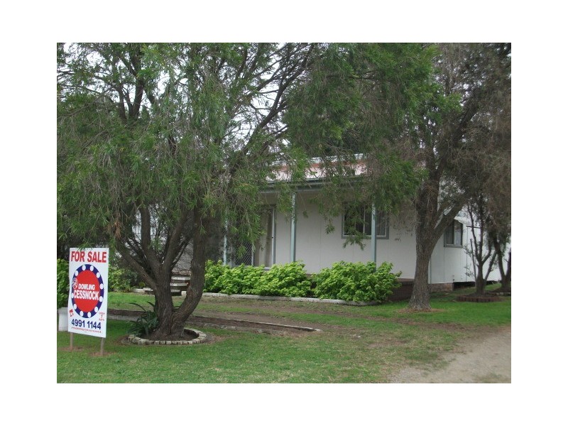 24 Long St, Cessnock NSW 2325