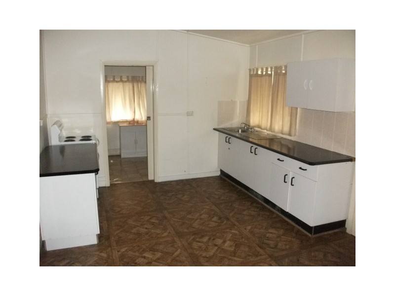 24 Long St, Cessnock NSW 2325