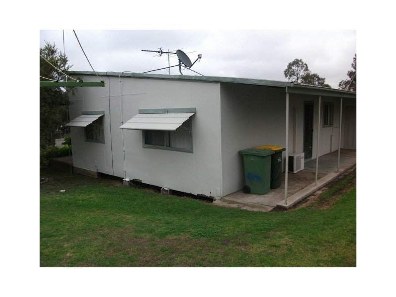 24 Long St, Cessnock NSW 2325