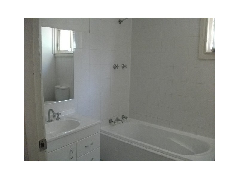 11 Long St, Cessnock NSW 2325