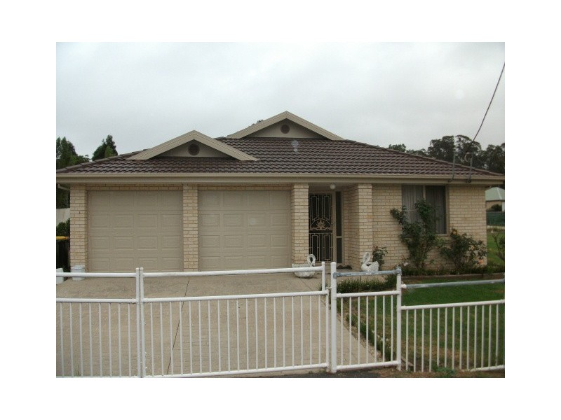 4 Davis St, Millfield NSW 2325