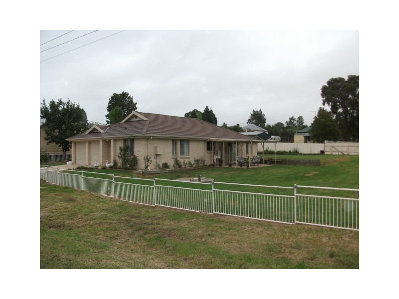 4 Davis St, Millfield NSW 2325