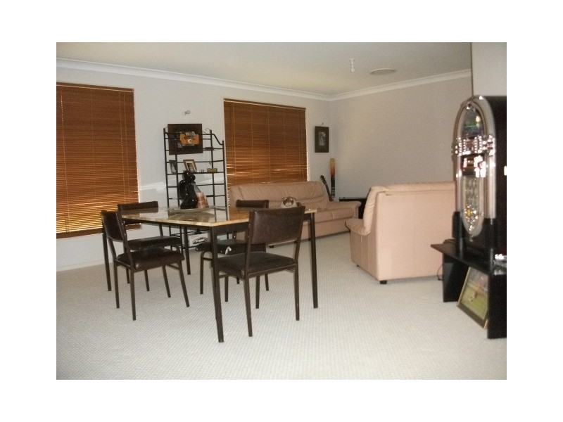 6 Stirling Street, Abernethy NSW 2325