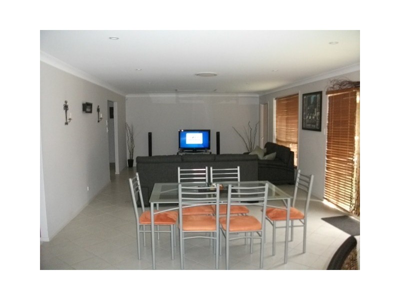 6 Stirling Street, Abernethy NSW 2325