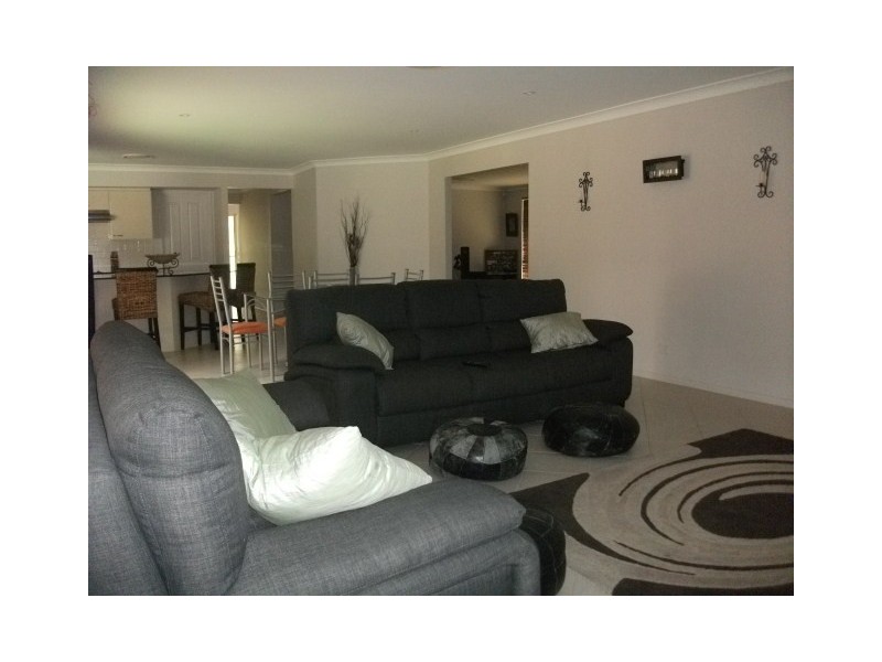 6 Stirling Street, Abernethy NSW 2325