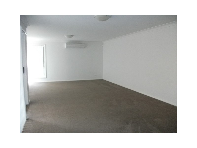 1/8 Robinia Way, Cessnock NSW 2325