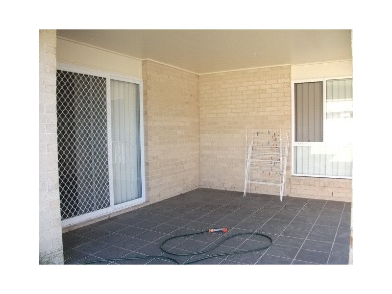 1/8 Robinia Way, Cessnock NSW 2325