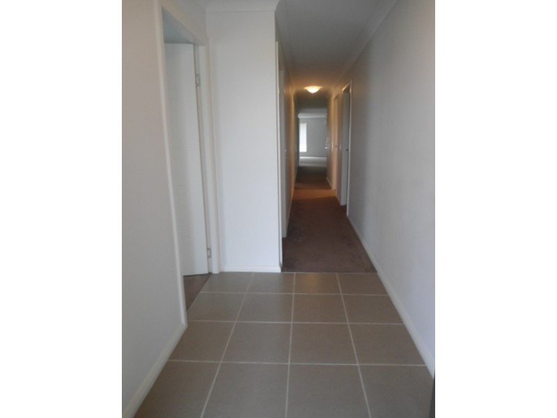 1/8 Robinia Wy, Cessnock NSW 2325