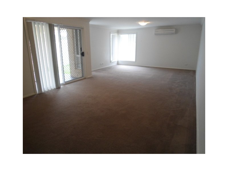 1/8 Robinia Wy, Cessnock NSW 2325