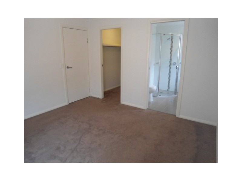 1/8 Robinia Wy, Cessnock NSW 2325