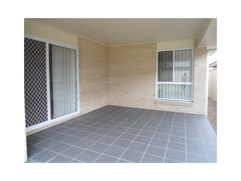 1/8 Robinia Wy, Cessnock NSW 2325