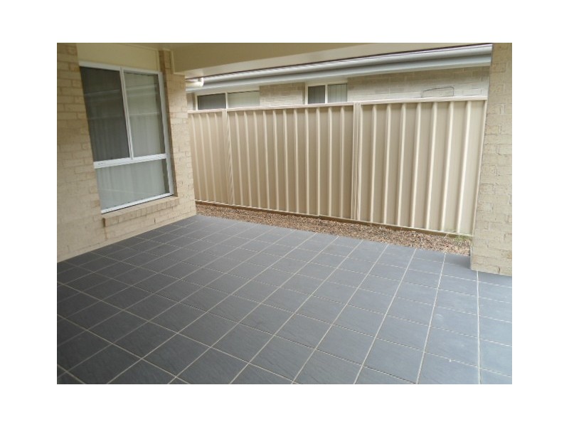 1/8 Robinia Wy, Cessnock NSW 2325