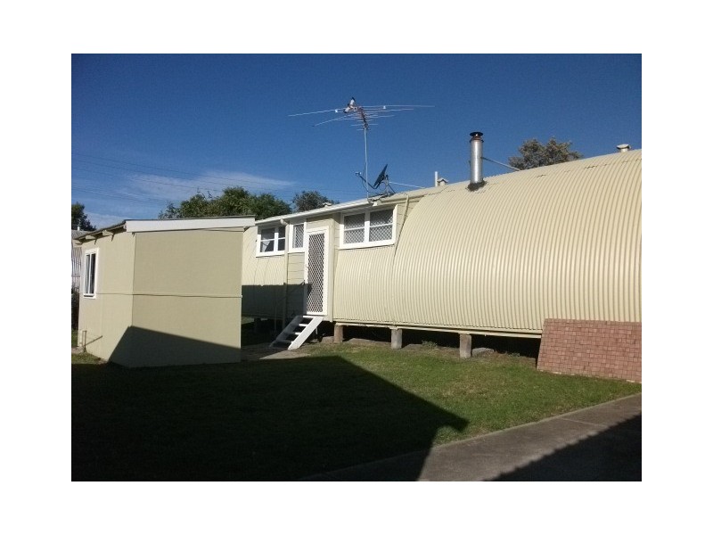 16 Macquarie Ave, Cessnock NSW 2325