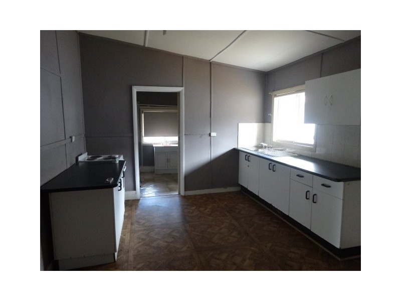 24 Long St, Cessnock NSW 2325