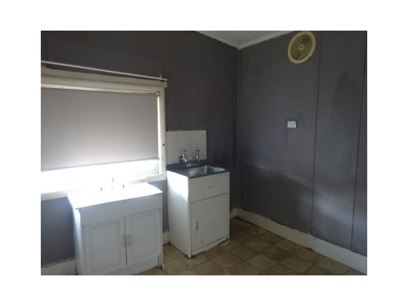 24 Long St, Cessnock NSW 2325