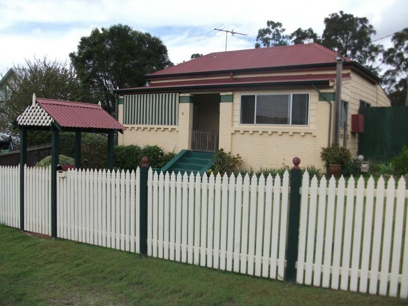 8 Nelson Street, Abermain NSW 2326