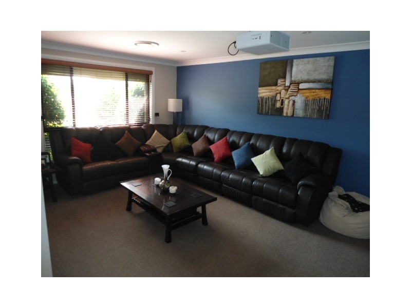 10 Brisbane Street, Abermain NSW 2326