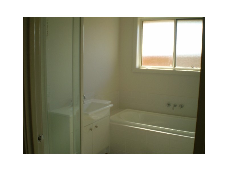 2/28B Garland Road, Cessnock NSW 2325