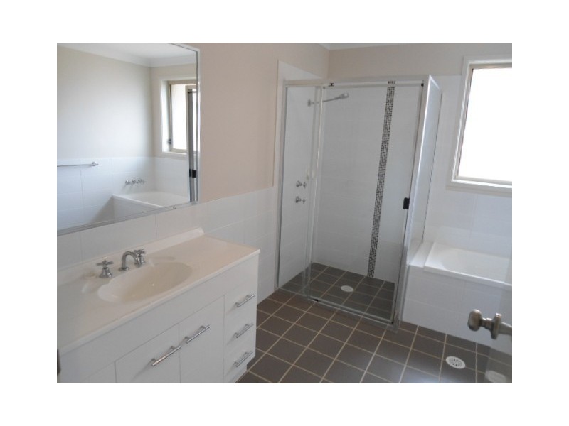 34 Garland Rd, Cessnock NSW 2325