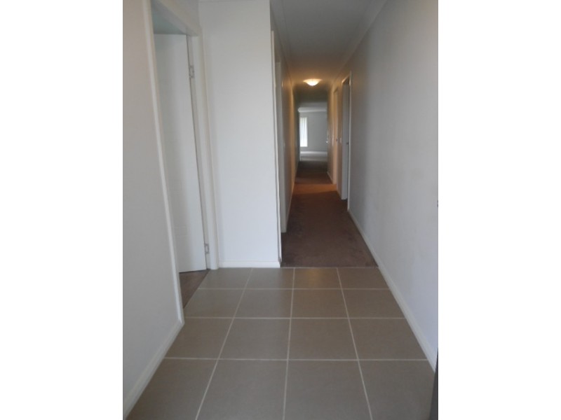 1/10 Robinia Way, Cessnock NSW 2325