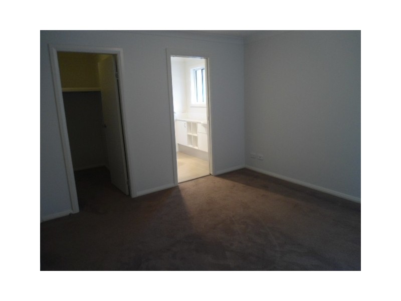 1/10 Robinia Way, Cessnock NSW 2325