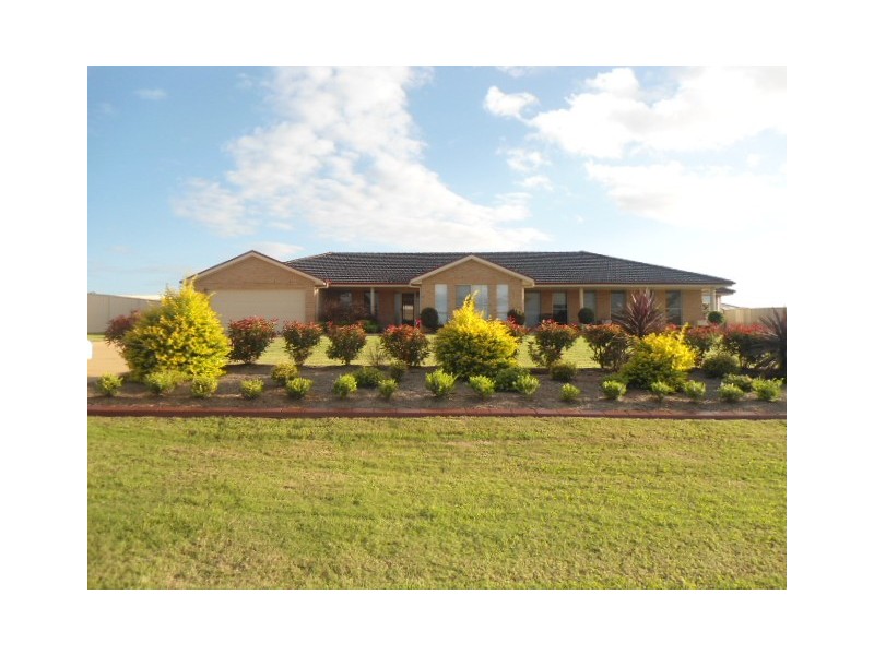 92 Forbes Crescent, Cliftleigh NSW 2321