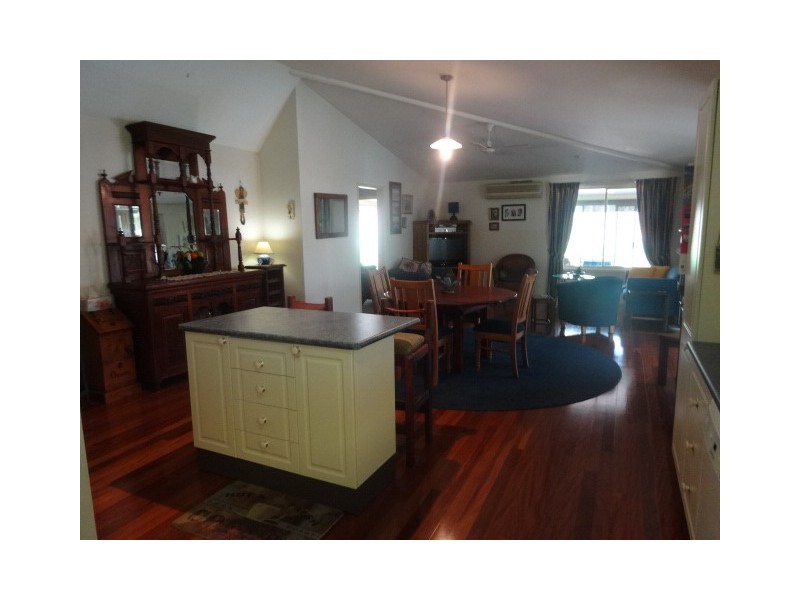 893 Sandy Creek Rd, Quorrobolong NSW 2325